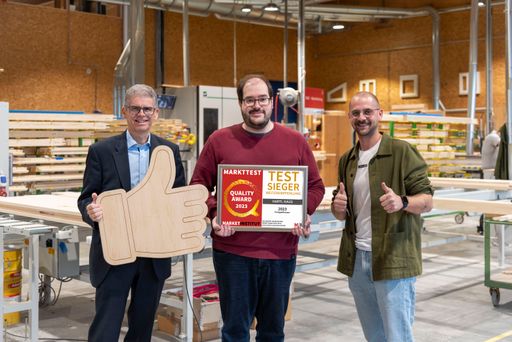 HARTL HAUS feiert den Quality Award und die herausragenden
Ergebnisse des Unternehmens in den Kategorien Weiterempfehlung,
Preis-Leistung, soziale Verantwortung und Zukunftsfähigkeit.