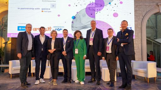 (vlnr.): Helmut Leopold (Chairman Gaia-X Hub
Austria), Gerald Steiner (Gaia-X Hub Austria), Claudia Schickling
(CEO Pilotfabrik), Roland Fadrany (COO AISBL), SC Maria Ulmer Ulrich
Ahle (CEO AISBL), Stefan Dumss (EuProGigant) Tobias Höllwarth
(Gaia-X Hub Austria)