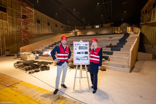 Der weltweit einzigartige UNIQUE Saal: Lucas
Langhammer (Cineplexx) und Verena Haller (Unibail-Rodamco-Westfield)