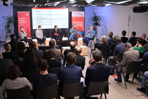 Vorschau Bild von Beim APA-Science Event diskutierte am 15. 11. 2023
eine hochkarätige Expert:innenrunde im APA-Pressezentrum über "Neue
Gentechnik bei Pflanzenzucht - weiterhin ein Tabu?".