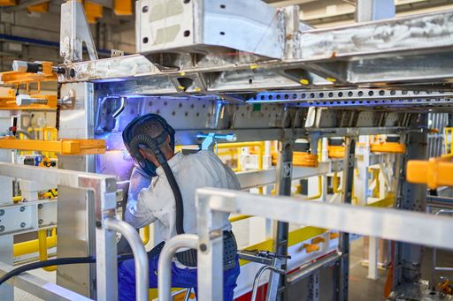Vorschau Bild von Schweißer bei der Arbeit in der Rohbaukathedrale
bei Alstom Österreich