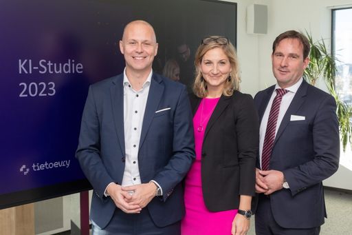  v.l.n.r.: Robert Kaup (Managing Director, Tietoevry
Austria), Christina Wilfinger (Managing Director, SAP Österreich),
Hermann Erlach (General Manager, Microsoft Österreich)