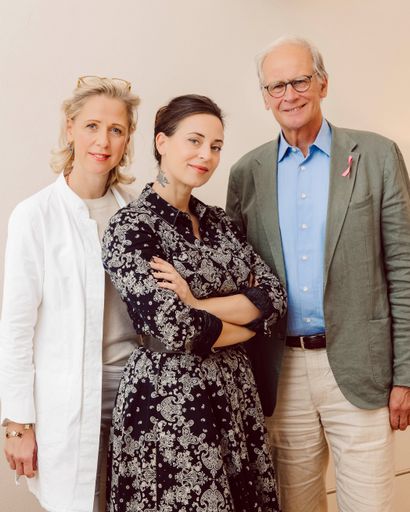  Lena Hoschek geht mit gutem Beispiel voran und
lässt sich gegen HPV impfen.