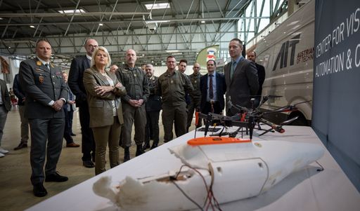 Präsentation des Drohnenabwehrsystems "ADRIAN".