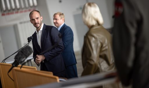 Vorschau Bild von Verteidigungsministerin Klaudia Tanner und Staatssekretär Florian
Tursky bei der Produktpräsentation.