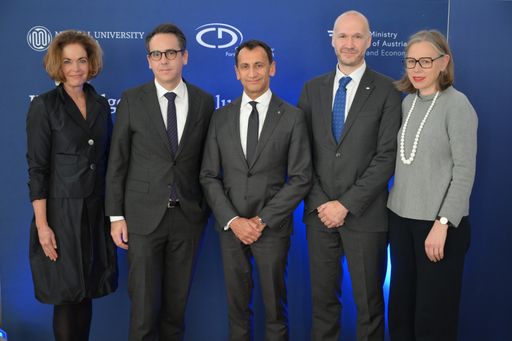  Ulrike Unterer, Daniel Zimpfer, Ares K. Menon, Marcus Granegger
und Michaela Fritz (von links nach rechts) bei der Eröffnung des
CD-Labors für Mechanische Kreislaufunterstützung der MedUni Wien