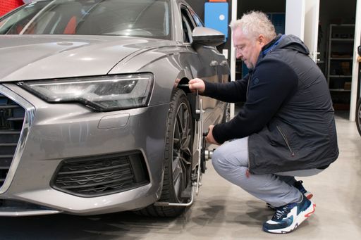 Vorschau Bild von Als kompetenter Komplett-Anbieter für
Werkstattausrüstung deckt Birner alle Anforderungen ab – sowohl für
Pkw, Lkw als auch Motorräder.