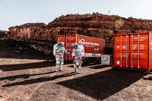  Mit der Erfahrung aus 2021, sorgt Gebrüder Weiss
auch dieses Mal dafür, dass das sensible Equipment pünktlich und
sicher am Missionsgelände ankommt.