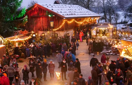 Vorschau Bild von Weihnachtsmarkt mit altem Handwerk im Geburtsort
von Franz Xaver Gruber, dem Komponist von Stille Nacht, in
Hochburg-Ach.