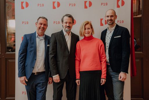  Roland Toch mit den P19-Initiator:innen Max
Jürschik, Birgit Kraft-Kinz und Martin Sprengseis (v.l.n.r.).