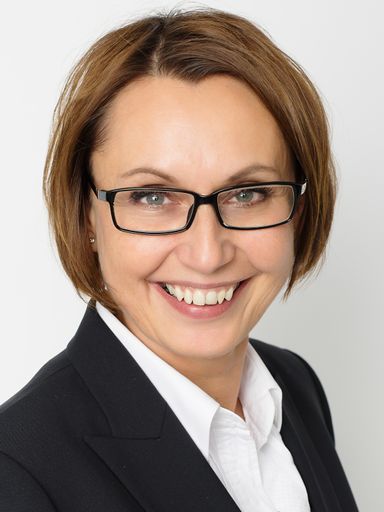 Mag. Cornelia Obermeier, MAS; Geschäftsführerin der
Privatkliniken Goldenes Kreuz und Confraternität