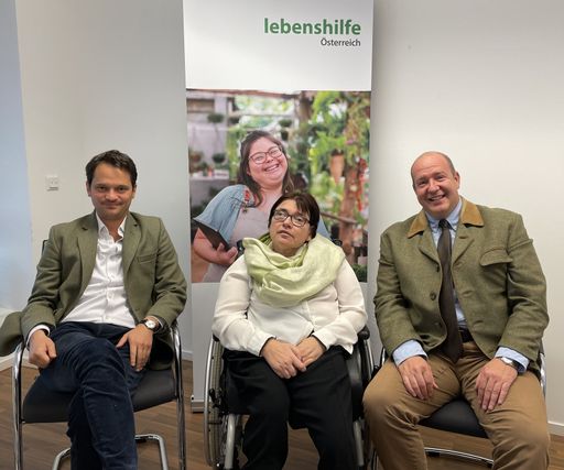 v.l.n.r.: Philippe Narval, Generalsekretär der
Lebenshilfe Österreich, Hanna Kamrat, Vorsitzende des
Selbstvertretungs-Beirats und Vizepräsidentin der Lebenshilfe
Österreich, Anton Henckel-Donnersmarck, Präsident der Lebenshilfe
Österreich