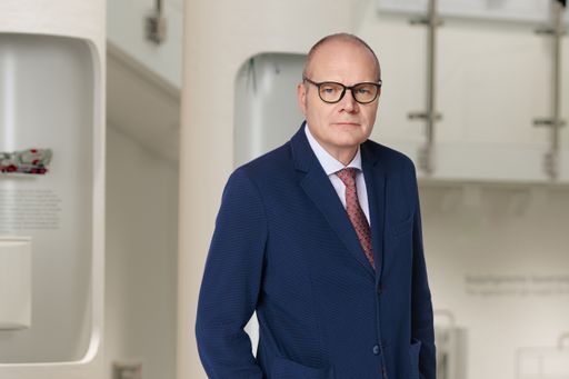  Dr. Werner Hickel, Chief Operating Officer Asia / Die Verwendung
dieses Bildes für redaktionelle Zwecke ist unter Beachtung aller
mitgeteilten Nutzungsbedingungen zulässig und dann auch honorarfrei.
Veröffentlichung ausschließlich mit Bildrechte-Hinweis.