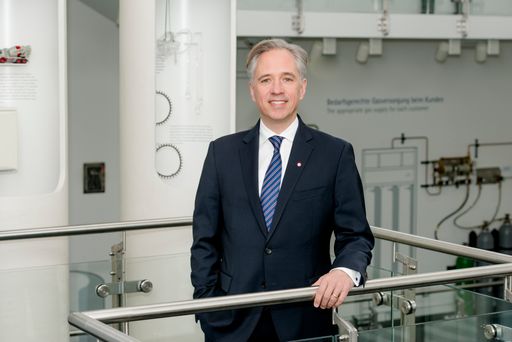 Vorschau Bild von Helmut Kaschenz, Chief Financial Officer / Die Verwendung dieses
Bildes für redaktionelle Zwecke ist unter Beachtung aller
mitgeteilten Nutzungsbedingungen zulässig und dann auch honorarfrei.
Veröffentlichung ausschließlich mit Bildrechte-Hinweis.