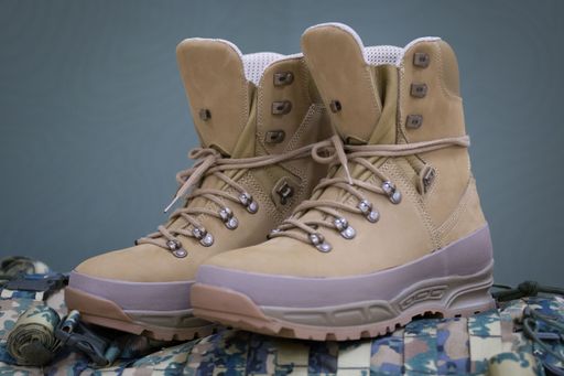 Vorschau Bild von FBM Tanner übergabe der neuen Kampfstiefel in der
HBA Brunn am 27 11 2023