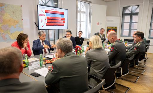 Vorschau Bild von Strategische Gespräche Wirtschaftskammer Österreich & Bundesheer
mit Verteidigungsministerin Klaudia Tanner