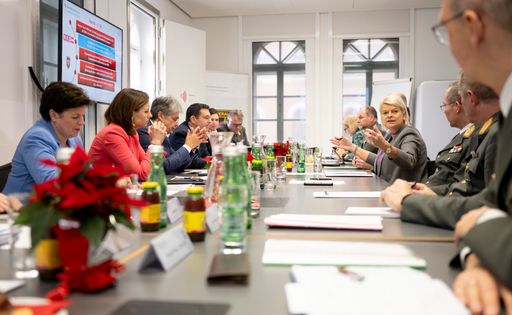 Vorschau Bild von Strategische Gespräche Wirtschaftskammer Österreich & Bundesheer
mit Verteidigungsministerin Klaudia Tanner