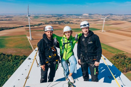 Valerie mit den Servicetechnikern der Windkraft
Simonsfeld