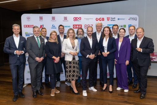  https://www.apa-fotoservice.at/galerie/35098 Im Bild v.l.n.r.:
Thomas Arnoldner, A1 Telekom Austria Group; Oliver Schmerold, ÖAMTC;
Roland Ledinger, BRZ; Barbara Teiber, GPA; Martin Giesswein, WU
Executive Academy; Christina Wilfinger, SAP Österreich; Peter
Reichl, Universität Wien; Florian Tursky, Bundesministerium für
Finanzen; Georg Krause, msg Plaut AG; Patricia Neumann, Siemens AG
Österreich; Michael Heinisch, Vinzenz Gruppe; Sylvia Geyer, FH
Technikum Wien; Jürgen Zehetmeier, msg Group; Harald Kräuter, ORF