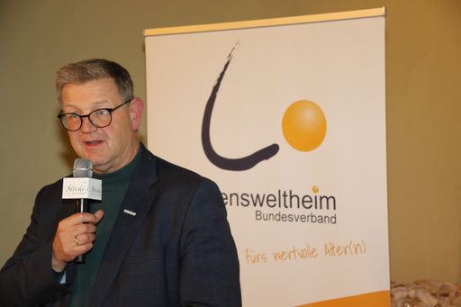 Vorschau Bild von Präsident Jakob Kabas auf der Fachtagung des
Lebenswelt Heim Bundesverbandes in Ansfelden