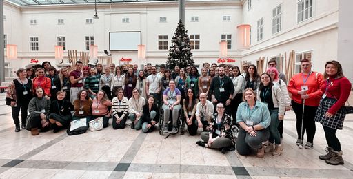  Botschafter:innen des “European Network of Youth
Cancer Survivors” treffen sich in Wien, um über unzureichende
Unterstützung nach einer Krebsbehandlung zu diskutieren.