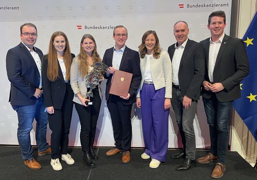  von links: Mitglied der Geschäftsführung LJ NÖ Thomas
Zeitelberger, Vorstandsmitglied der Bundesjugendvertretung Magdalena
Polsterer, Landesleiterin LJ NÖ Anja Bauer, Landesleiter LJ NÖ
Markus Höhlmüller, Staatssekretärin Claudia Plakolm, Mitglied der
Geschäftsführung LJ NÖ Ing. Reinhard Polsterer und Bundesleiter LJÖ
Markus Buchebner.
