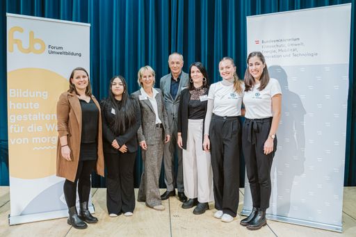  Die Gewinner:innen mit Peter Iwaniewicz