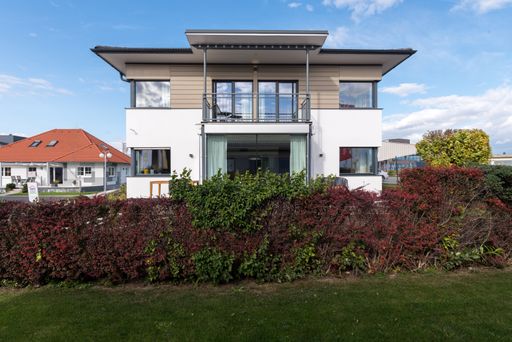 Vorschau Bild von Für ein zweigeschoßiges Haus mit ca. 145
Quadratmetern, wie das Musterhaus Trend 146 W in der Blauen Lagune
bei Wien, wird ca. 30 Kubikmeter Holz verarbeitet und somit 30
Tonnen Kohlendioxid langfristig gebunden.