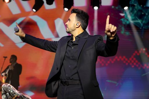  MIAMI, FLORIDA: Luis Fonsi, globale Musiksensation und Pate der
neuen Norwegian Viva von NCL, hat am 28. November 2023 in Miami,
Florida, ein exklusives Konzert an Bord geben, um die Taufe zu
feiern. (Foto von Alexander Tamargo/Getty Images für Norwegian
Cruise Line) / Die Verwendung dieses Bildes für redaktionelle Zwecke
ist unter Beachtung aller mitgeteilten Nutzungsbedingungen zulässig
und dann auch honorarfrei. Veröffentlichung ausschließlich mit
Bildrechte-Hinweis.