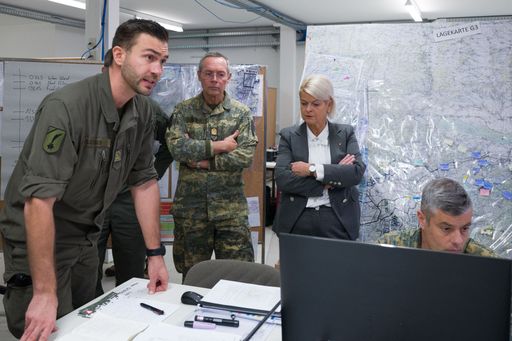 Vorschau Bild von Verteidigungsministerin Klaudia Tanner besuchte die
größte Simulationsübung des Bundesheeres 2023 an der Militärakademie