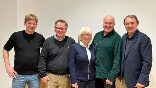  Der neu gewählte Vorstand des Vereines Soja aus
Österreich. Von links nach rechts: Wolfgang Wurth, Karl Fischer,
Elisabeth Fischer, Herbert Stava, Johann Vollmann.