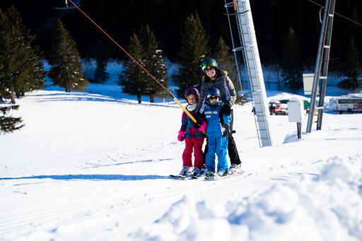 Vorschau Bild von Neun Liftbetriebe in der Erlebnisregion
Oststeiermark heißen die Gäste beim FamilienSkiTag am 17. Dezember
herzlich willkommen.