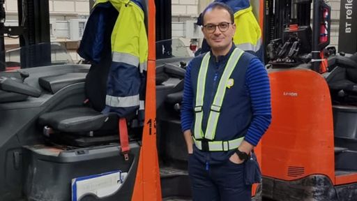 Hamid flüchtete 2018 aus dem Iran und arbeitet seit 2021 bei IKEA
Sindelfingen / Die Verwendung dieses Bildes für redaktionelle Zwecke
ist unter Beachtung aller mitgeteilten Nutzungsbedingungen zulässig
und dann auch honorarfrei. Veröffentlichung ausschließlich mit
Bildrechte-Hinweis.