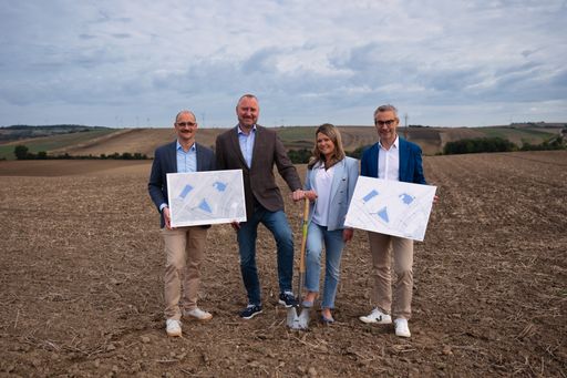 Matthias Kisslinger (Leitung Energiewirtschaft und
Vermarktung bei ImWind), Michael Cermak, Daniela Strasser (dm
Expansion) und Christoph Zurucker-Burdas (CFO ImWind)