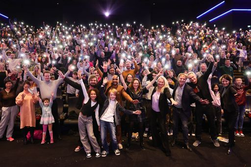  COLOGNE, GERMANY - DECEMBER 10: Ava-Alizabeth Awe, Daniel
Christensen, Felix Nölle, Murali Perumal, Lavinia Wilson, Ewa
Karlström, Andreas Ulmke-Smeaton and Marc Meyer pose with supporters
for a family photo during the "Wow! Nachricht aus dem All"
Premiere at Cinedom on December 10, 2023 in Cologne, Germany. (Photo
by Andreas Rentz/Getty Images for Constantin Film) / Die Verwendung
dieses Bildes für redaktionelle Zwecke ist unter Beachtung aller
mitgeteilten Nutzungsbedingungen zulässig und dann auch honorarfrei.
Veröffentlichung ausschließlich mit Bildrechte-Hinweis.