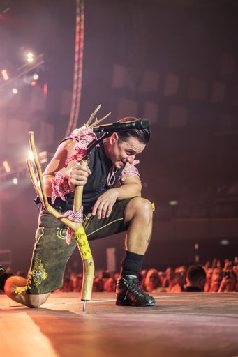  Das WrapTape spielt bei VanHans-Testimonial Andreas
Gabalier inzwischen sogar auf der Bühne eine tragende Rolle.