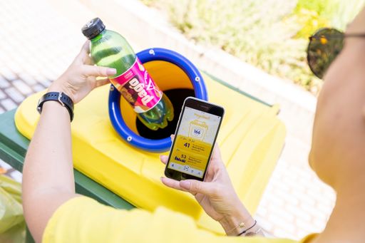 Vorschau Bild von Barcode des Produkts scannen und mit der App den
passenden Recyclingbehälter finden