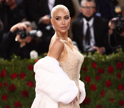 Dokumentation "Kim Kardashian Theory" auf arte.tv.
Honorarfreie Verwendung nur im Zusammenhang mit genannter Sendung
und bei folgender Nennung "Bild: Sendeanstalt/Copyright".
Andere Verwendungen nur nach vorheriger Absprache:
ARTE-Bildredaktion, Silke Wölk Tel.: +33 3 90 14 22 25, E-Mail:
bildredaktion@arte.tv / Die Verwendung dieses Bildes für
redaktionelle Zwecke ist unter Beachtung aller mitgeteilten
Nutzungsbedingungen zulässig und dann auch honorarfrei.
Veröffentlichung ausschließlich mit Bildrechte-Hinweis.
