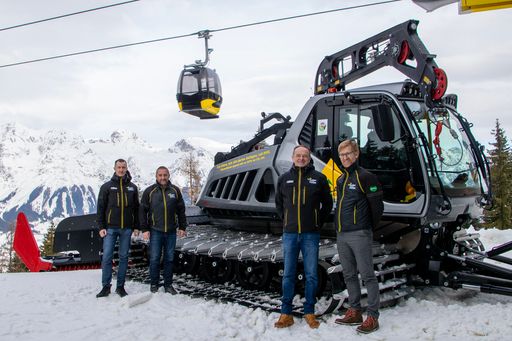  Ab Jänner 2024 werden alle Pistengeräte auf der
Planai, Hochwurzen und dem Galsterberg, ein Großteil der
Planai-Busflotte sowie die gesamte Firmenfahrzeugflotte mit dem
organischen Treibstoff HVO100 betrieben.