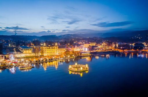 Vorschau Bild von Der Veldener Advent mit Schwimmenden Adventkranz, einer der
stimmungsvollsten Adventmärkte in Österreich.