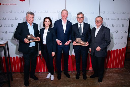 Von links nach rechts: Vizekanzler und
Sportminister Werner Kogler, Bundesministerin für EU und Verfassung
und SPORTUNION-Vizepräsidentin Karoline Edtstadler, SPORTUNION
Österreich-Präsident Peter McDonald, Finanzminister Magnus Brunner,
Sport Austria-Präsident Hans Niessl