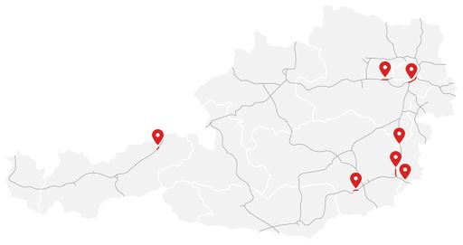 Von Osten nach Westen optimierte STRABAG die
Autobahninfrastruktur auf der Wiener Außenringautobahn (S1) zwischen
Vösendorf und Schwechat, der Südautobahn (A2) in drei Abschnitten,
der Westautobahn (A1) beim Knoten Steinhäusl Richtung Salzburg und
der Inntal-Autobahn (A12) zwischen Wörgl West und Kundl.
