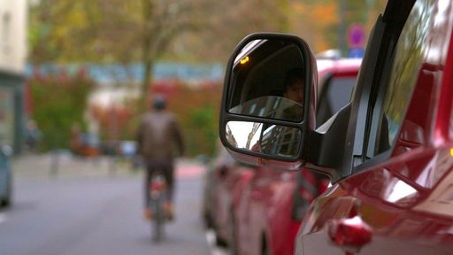 Vorschau Bild von Der neue Ausstiegswarner von Ford, der nun für den Ford Transit
und Tourneo Custom verfügbar ist, warnt den Fahrer unter anderem mit
LED-Anzeigen im Außenspiegel vor dem Öffnen der Tür vor sich
nähernden Verkehrsteilnehmern. / Die Verwendung dieses Bildes für
redaktionelle Zwecke ist unter Beachtung aller mitgeteilten
Nutzungsbedingungen zulässig und dann auch honorarfrei.
Veröffentlichung ausschließlich mit Bildrechte-Hinweis.