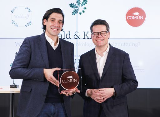 Vorschau Bild von COMÚN-Vorstand Sebastian Bohrn Mena und der Wiener
Klimastadtrat Jürgen Czernohorszky