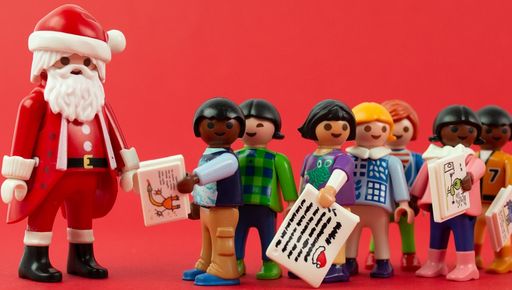 Kinderwünsche erreichen den PLAYMOBIL-Weihnachtsmann. Die
Verwendung dieses Bildes für redaktionelle Zwecke ist unter
Beachtung aller mitgeteilten Nutzungsbedingungen zulässig und dann
auch honorarfrei. / Die Verwendung dieses Bildes für redaktionelle
Zwecke ist unter Beachtung aller mitgeteilten Nutzungsbedingungen
zulässig und dann auch honorarfrei. Veröffentlichung ausschließlich
mit Bildrechte-Hinweis.