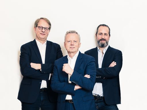 Windpark-Portfolio verdoppelt, weiteres Wachstum im Blick: Werner
Süss, Ewald Woste und Lars Meyer (v.l.n.r.), Co-CEOs des Berliner
Wachstumsunternehmens NeXtWind. / Die Verwendung dieses Bildes für
redaktionelle Zwecke ist unter Beachtung aller mitgeteilten
Nutzungsbedingungen zulässig und dann auch honorarfrei.
Veröffentlichung ausschließlich mit Bildrechte-Hinweis.