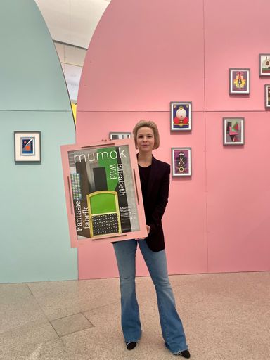 framing mumok x papplab Kuratorin Marianne Dobner in der
Ausstellung "Elisabeth Wild. Fantasiefabrik".