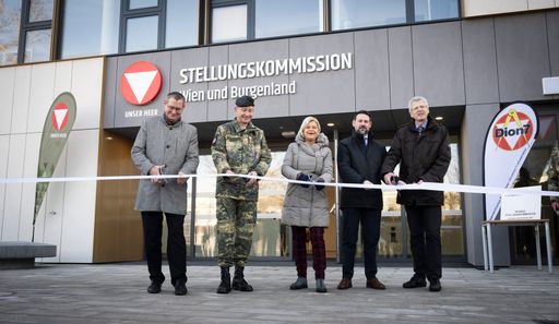 Feierliche Übergabe des neu errichteten Gebäudes
der Stellungskommission Wien in der Van-Swieten-Kaserne mit
Bundesministerin Klaudia Tanner am 19. Dezember 2023