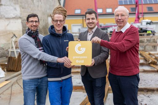 Zertifikatsübergabe für das Greenpass
Gold-Zertifikat in Mödling.