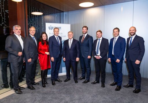  Gruppenfoto nach der feierlichen Unterschrift